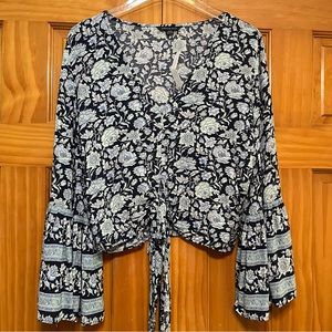 American Eagle Navy Blue & White Floral Bohemian Top Size Small NWT